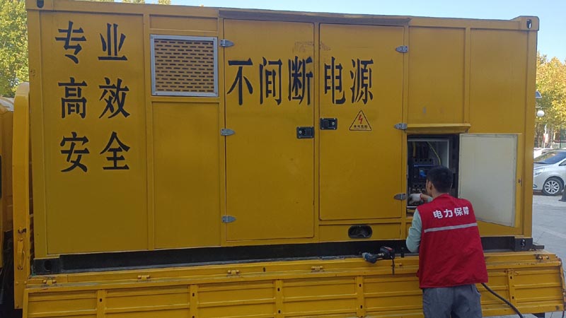 博湖柴油发电机组和UPS电源配合使用时，如何避免切换过程中的电力中断？